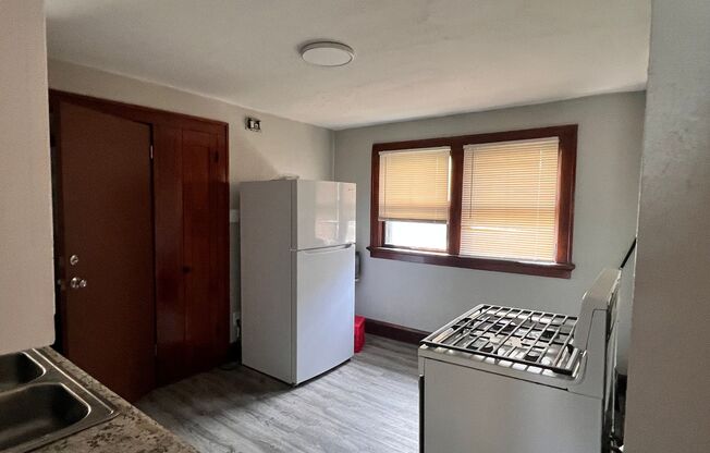 2 beds, 1 bath, 2 sqft, $950