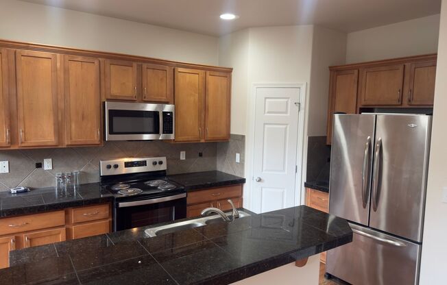 Located in prime Murray Hill/Progress Ridge area