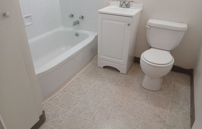 1 bed, 1 bath, 698 sqft, $1,250, Unit 126