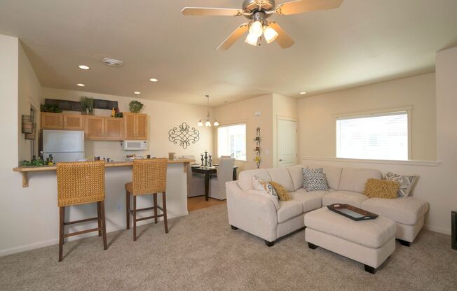 1 bed, 1 bath, 1,008 sqft, $1,599, Unit C208