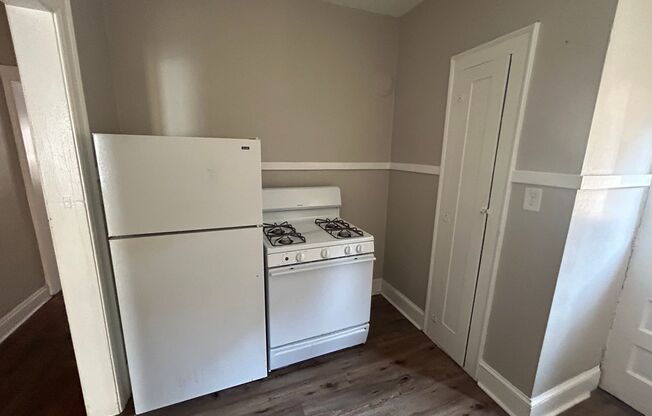 2 beds, 1 bath, 1,200 sqft, $1,275, Unit 18