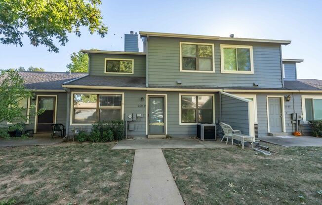 3 Bed / 2.5 Bath in Broken Arrow!