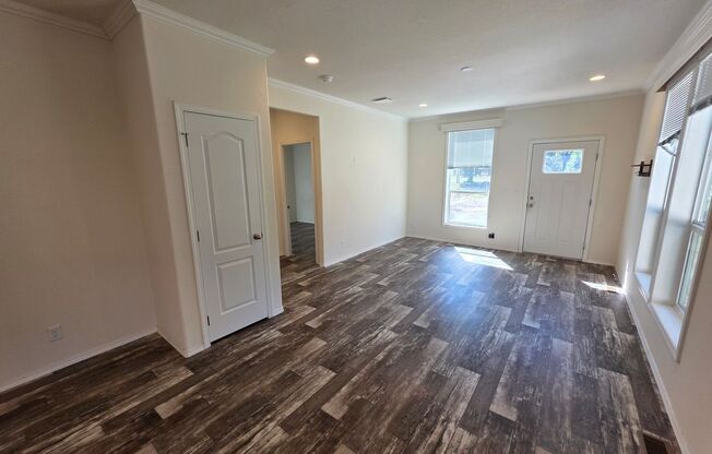 3 bedroom near the Mckenzie River