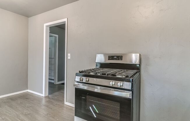 2 beds, 1 bath, $1,075