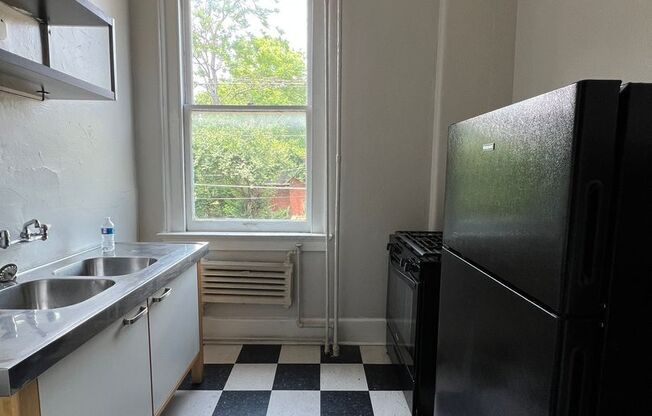 222 W Magnolia