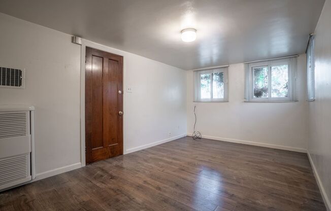 Spacious 1 bedroom home in the heart of University!