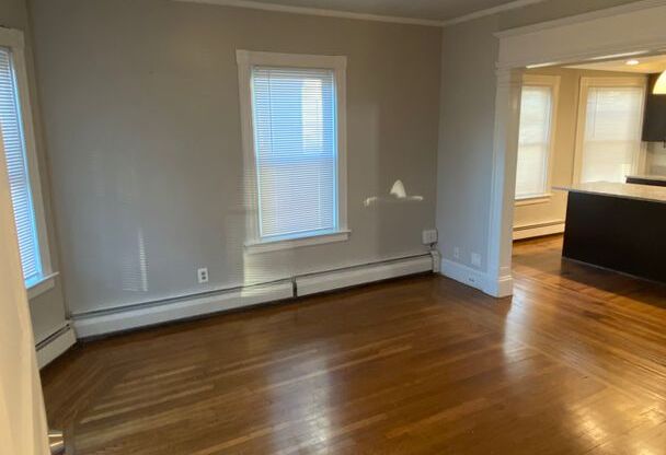 3 beds, 1 bath, $2,100, Unit 628 Smith #2