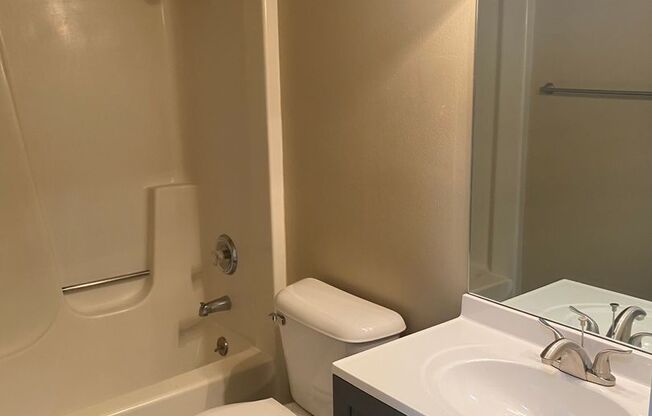 2 beds, 1 bath, $1,295, Unit 221-08