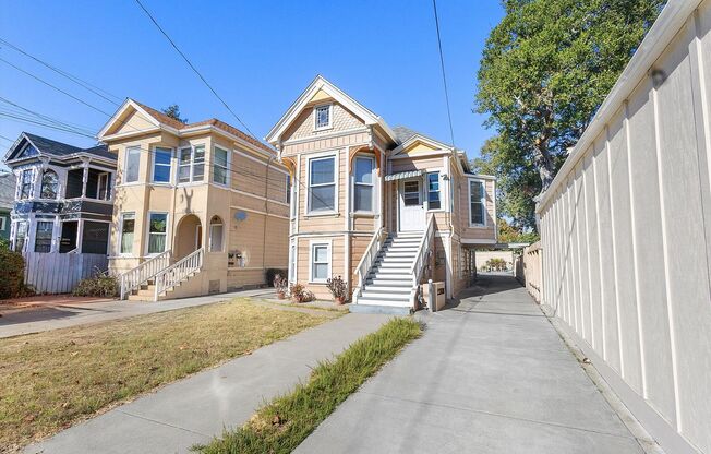 1823 Encinal Ave #C - 1+ bedroom | 1 bath | Upper unit