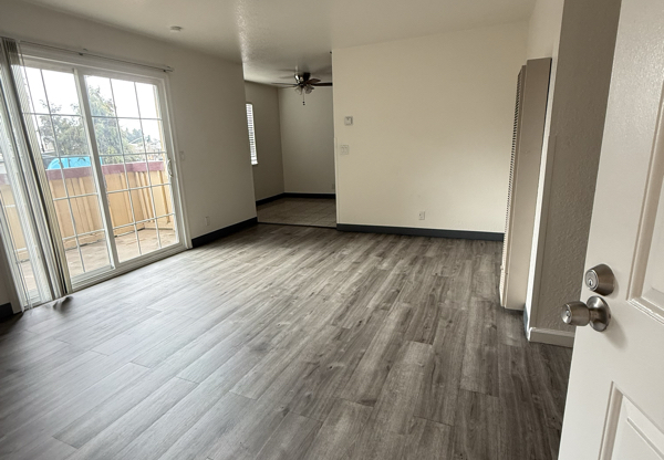 103 E Lewelling Blvd