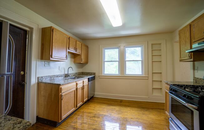 3 beds, 1 bath, $1,400, Unit Westmoreland 569.1