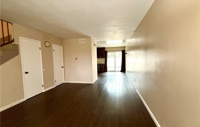 2 beds, 1.5 baths, 982 sqft, $2,750, Unit B