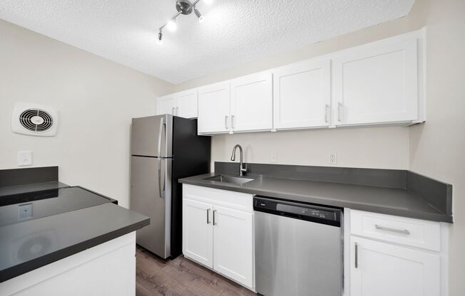 2 beds, 1 bath, 900 sqft, $1,595, Unit #37