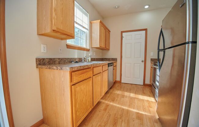 2 beds, 2.5 baths, 1,100 sqft, $1,295, Unit 34W