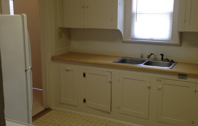 4/BR House Steps Away From MSU Campus!