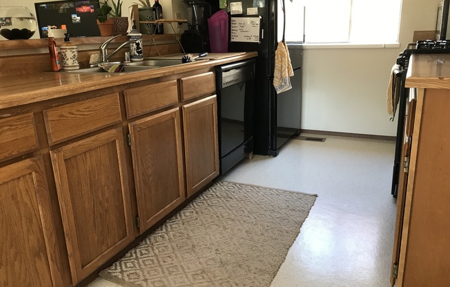 3 beds, 2 baths, $2,300