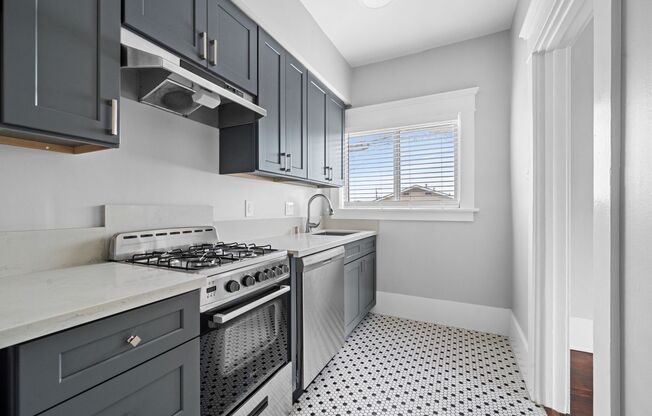 Studio, 1 bath, 450 sqft, $1,479, Unit 21