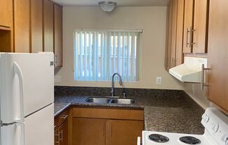 2 beds, 1 bath, $2,200, Unit 3