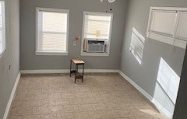 3 beds, 1 bath, $1,000