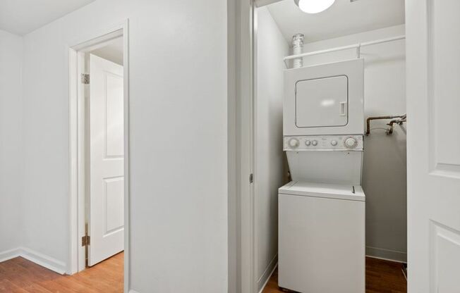 1 bed, 1 bath, 648 sqft, $1,675, Unit 1-303