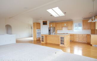 2008 Hillside Dr. NE