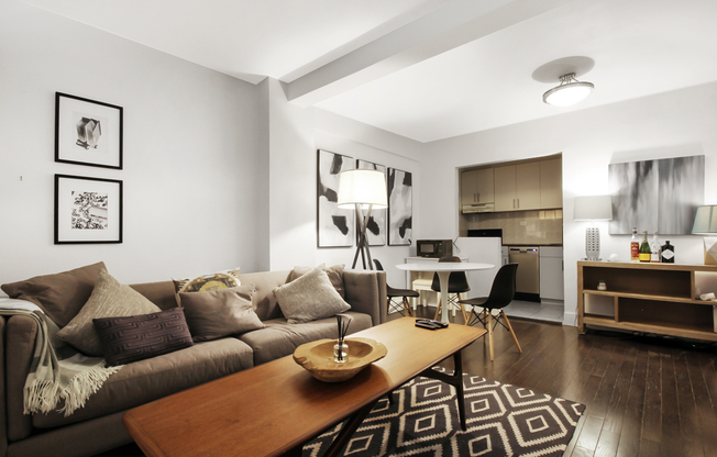 2 beds, 1 bath, $4,995, Unit 3C