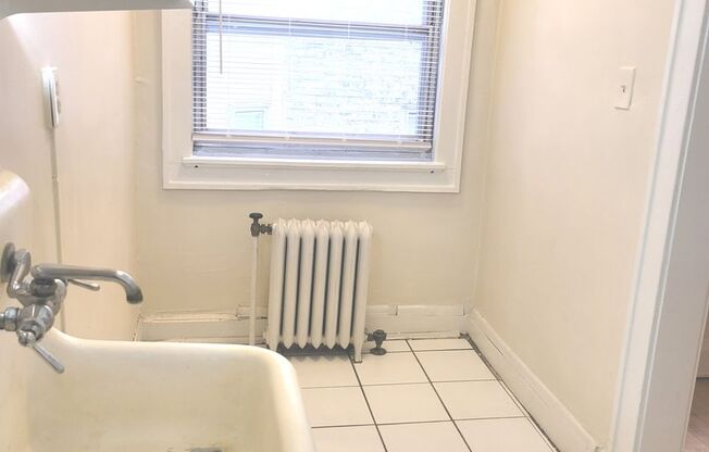 Studio, 1 bath, $875, Unit 25