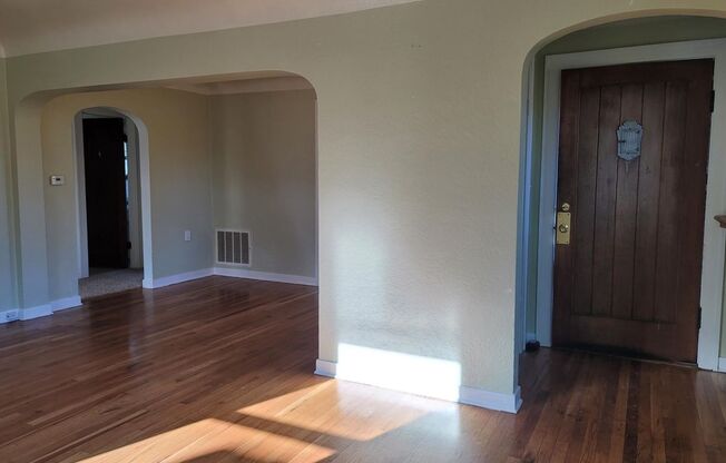 Charming 2 Bedroom Home in Bremerton!