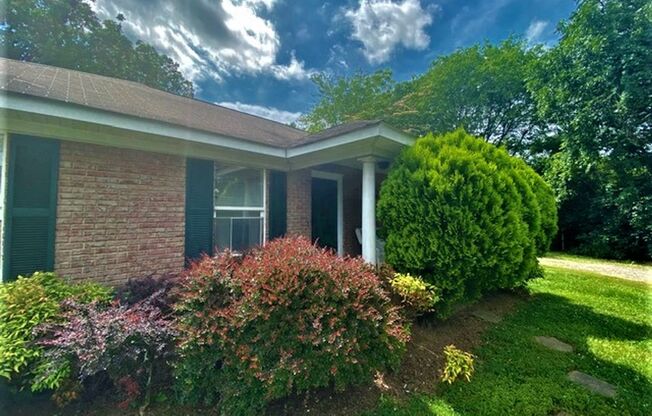 Downtown Cornelius! Minutes from Lake Norman!  2 Bedroom Duplex!  Lawn Care Included!