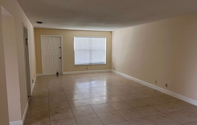 1376 NW 93 TER