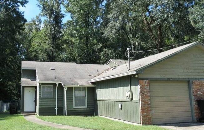 Awesome Townhouse with a Garage!
