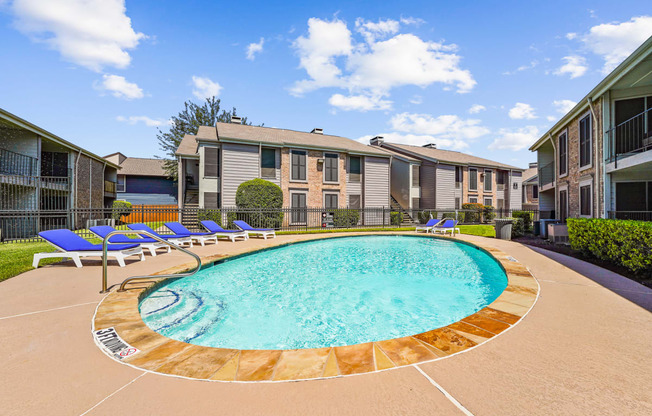 Swimming Pool Area at Noel on the Parkway Apartments in Dallas, Texas, TX