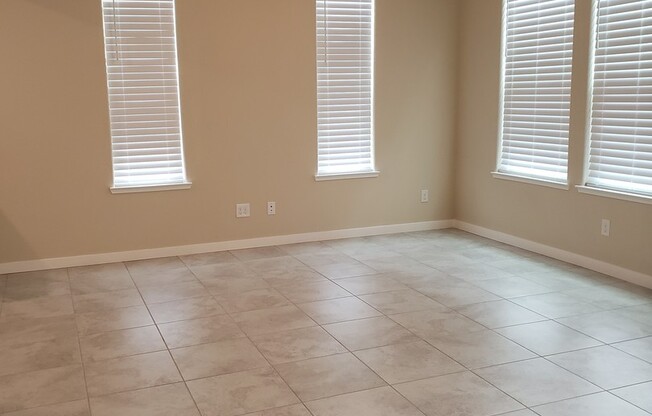 Beautiful Newer Development home!! In Elk Grove School District!
