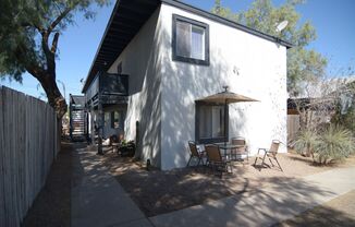 Remodeled 3 Bedroom 1 Bath Five-plex! Close to Downtown and the UofA!