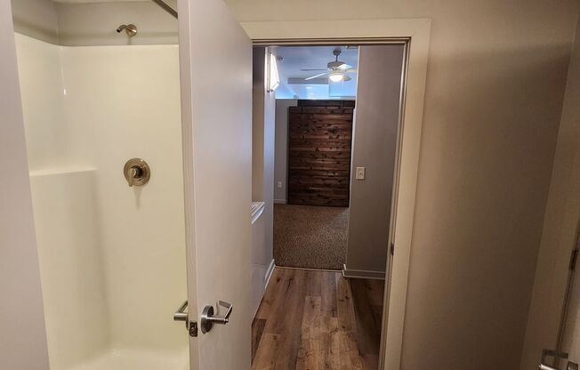 1 bed, 1 bath, 615 sqft, $1,195, Unit Unit 211