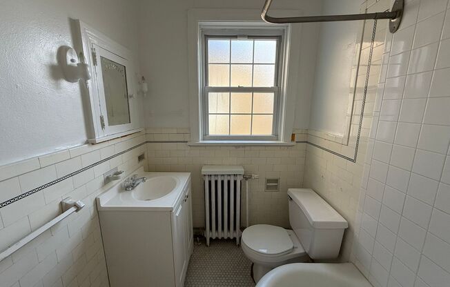 Studio, 1 bath, 308 sqft, $1,175, Unit Bayard Manor 301