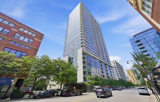 South Loop Condo 2BR + Garage Parking Included