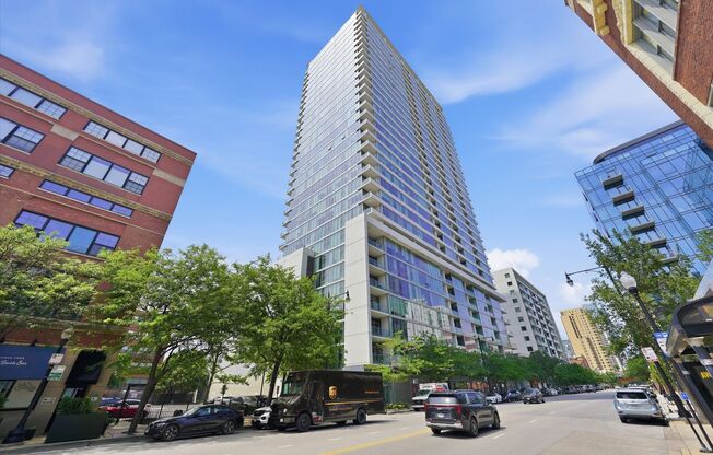 South Loop Condo 2BR + Garage Parking Included