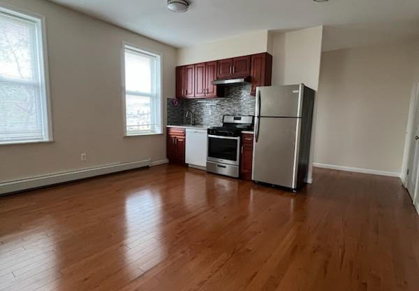 8684 15 AVE