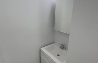 318 W 106 ST