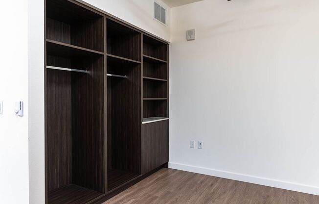 Studio, 1 bath, 520 sqft, $1,295, Unit 215