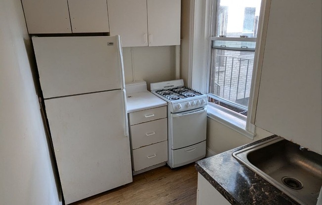 1 bed, 1 bath, $2,200, Unit 16