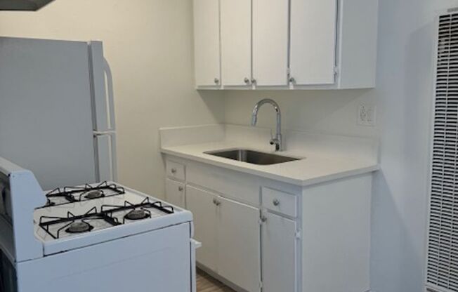 1 bed, 1 bath, $1,895, Unit 14