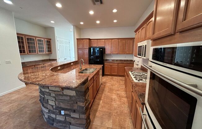 831 W SYCAMORE CT