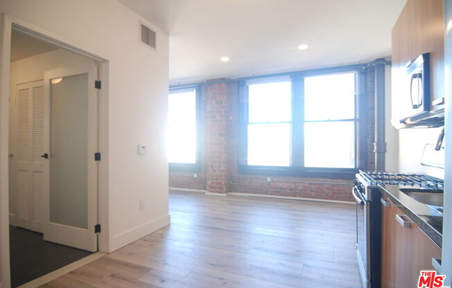 1 bed, 1 bath, 470 sqft, $1,900, Unit 608