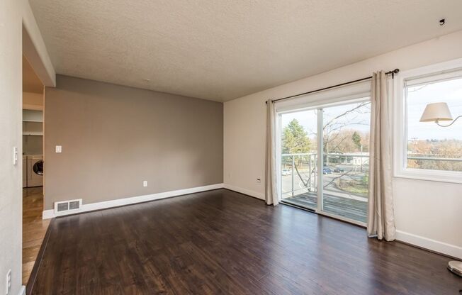 John's Landing 2 Bedroom Condo w/ Views!