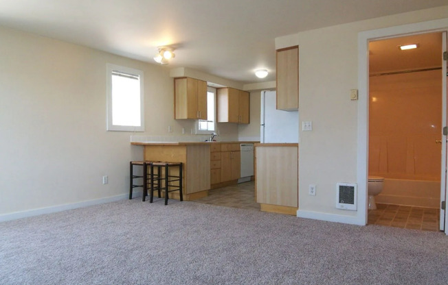 2 beds, 1.5 baths, $1,995, Unit 5