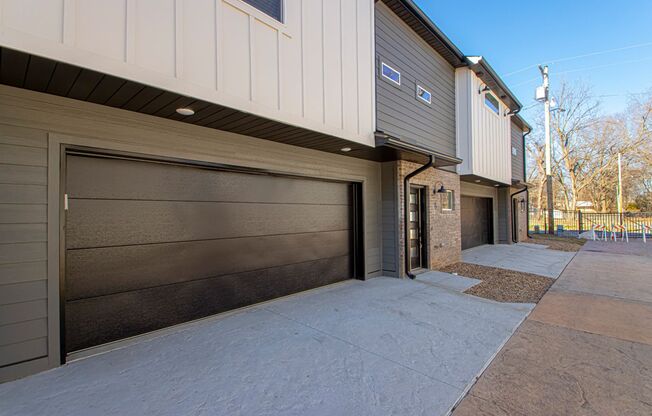 Riverwalk Townhomes - 1220 W. 4th Street