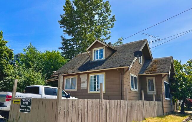 Spacious 3BR 2BA | 3-Level Home in Renton
