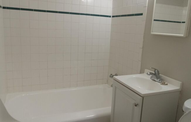 Studio, 1 bath, 400 sqft, $1,200, Unit 307